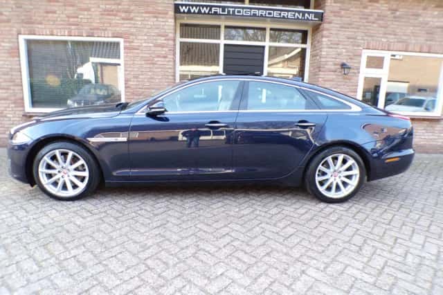 Jaguar XJ (2017) thumbnail 2