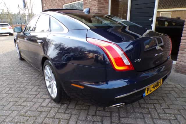 Jaguar XJ (2017) thumbnail 3