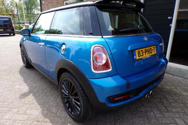 MINI Cooper S (2011) thumbnail 3