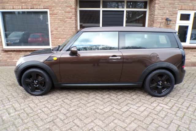 MINI Cooper (2010) thumbnail 2