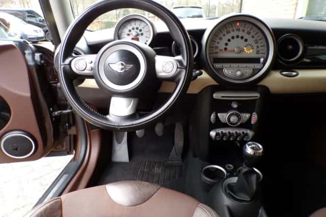 MINI Cooper (2010) thumbnail 5