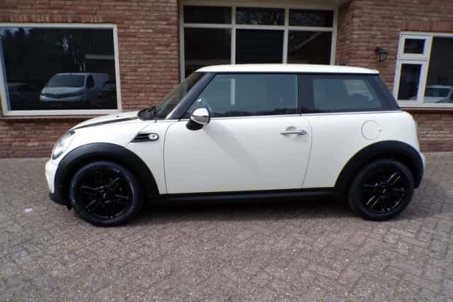 MINI One (2014) thumbnail 2