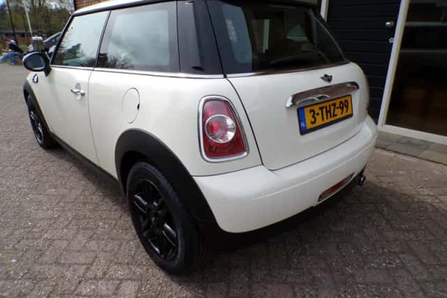 MINI One (2014) thumbnail 3