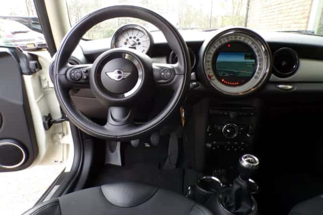 MINI Cooper (2013) thumbnail 5