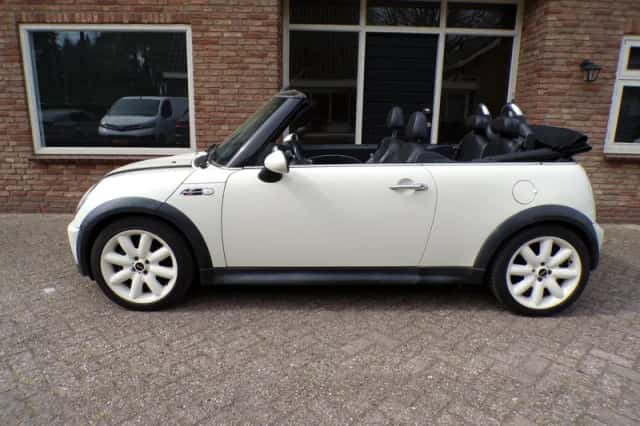 MINI Cabrio (2007) thumbnail 2