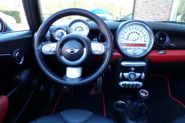 MINI Cabrio (2009) thumbnail 5