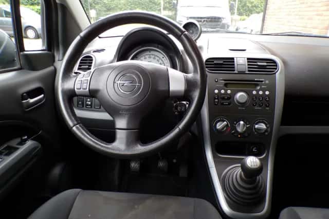 Opel Agila (2009) thumbnail 5