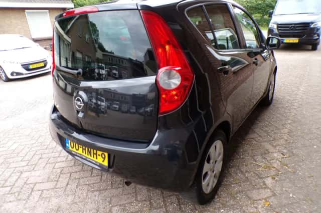 Opel Agila (2009) thumbnail 6