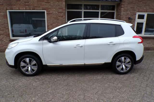 Peugeot 2008 (2015) thumbnail 2