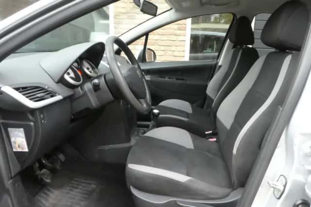Peugeot 207 (2009) thumbnail 4