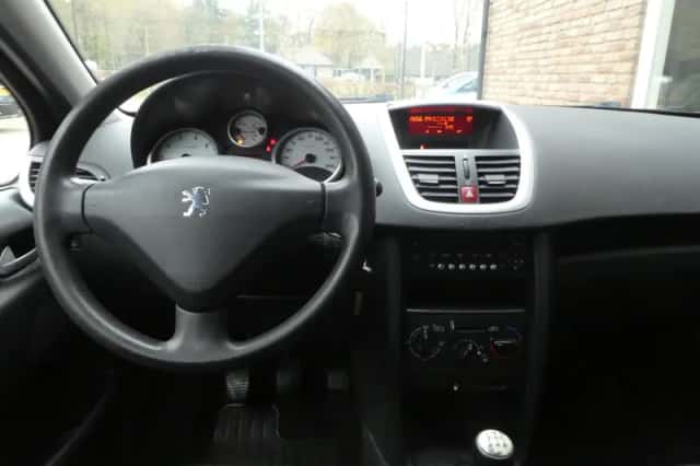 Peugeot 207 (2009) thumbnail 5