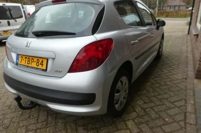 Peugeot 207 (2009) thumbnail 6