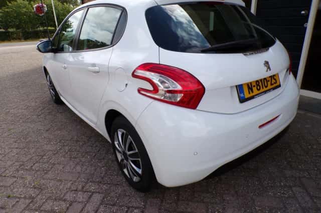 Peugeot 208 (2014) thumbnail 3