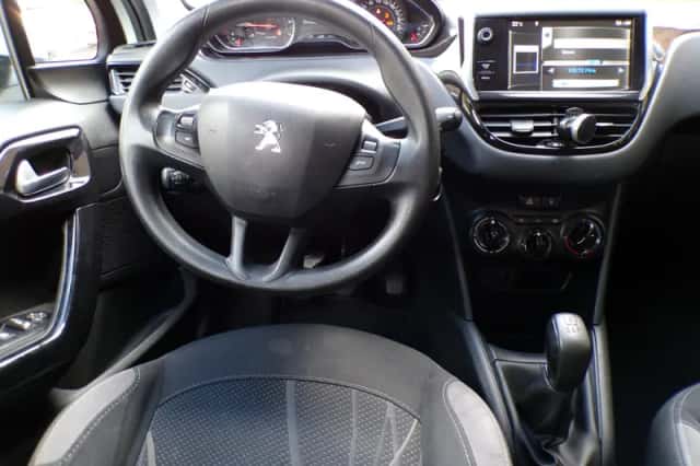 Peugeot 208 (2014) thumbnail 5