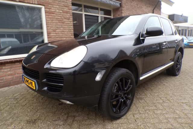 Porsche Cayenne (2004) thumbnail 1