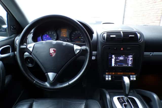 Porsche Cayenne (2004) thumbnail 5