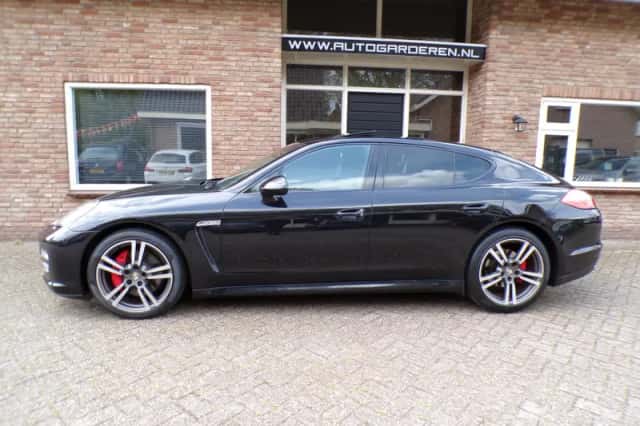 Porsche Panamera (2010) thumbnail 2