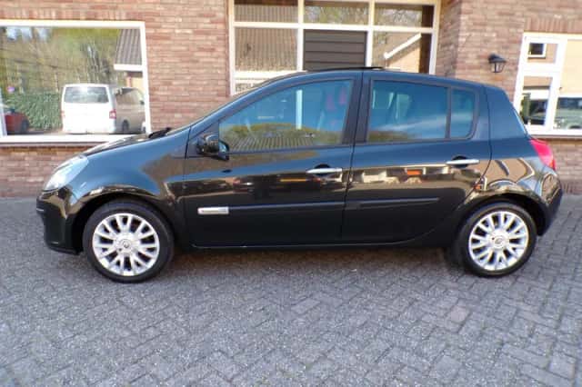 Renault Clio (2007) thumbnail 2