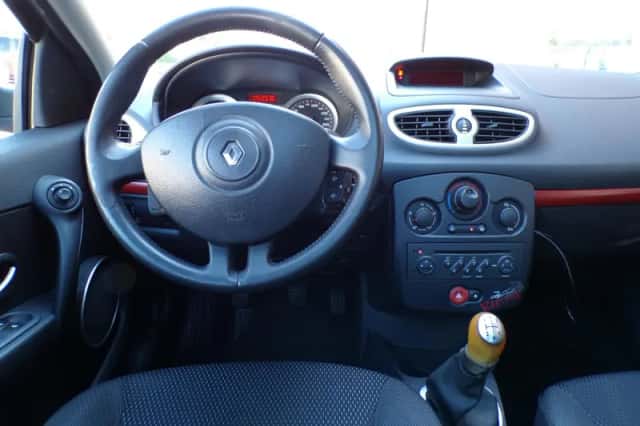 Renault Clio (2007) thumbnail 5
