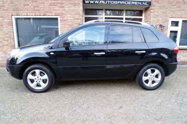 Renault Koleos (2008) thumbnail 2