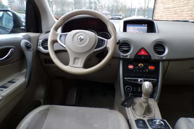 Renault Koleos (2008) thumbnail 5