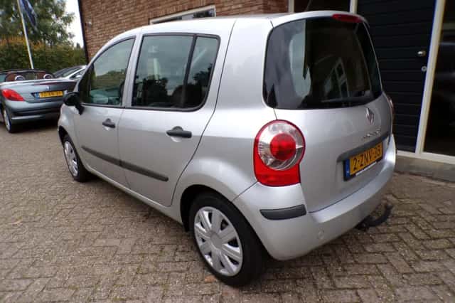 Renault Modus (2007) thumbnail 3