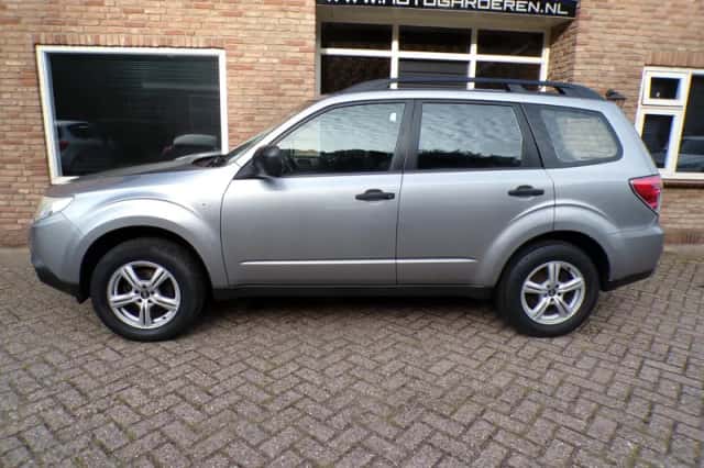 Subaru Forester (2011) thumbnail 2