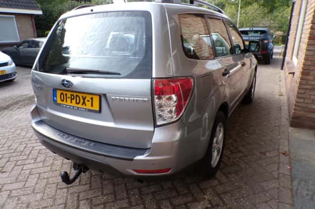 Subaru Forester (2011) thumbnail 6