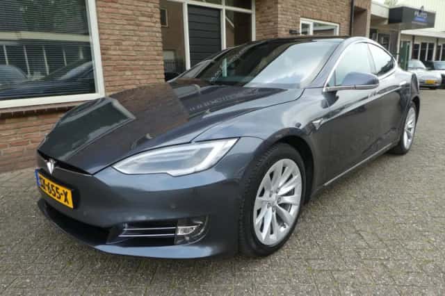 Tesla Model S (2018) thumbnail 1