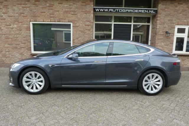 Tesla Model S (2018) thumbnail 2