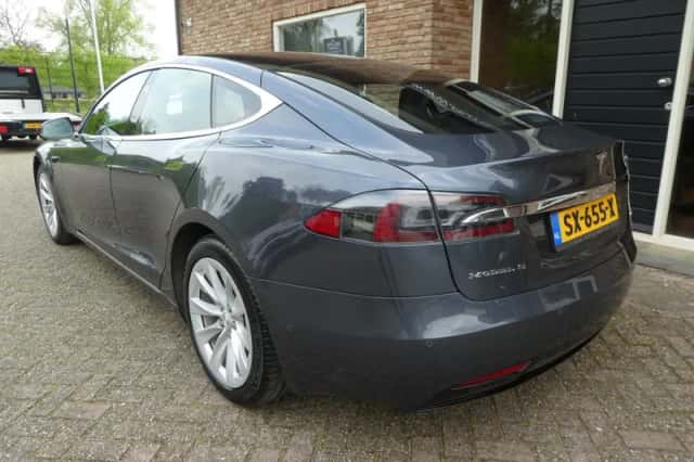 Tesla Model S (2018) thumbnail 3