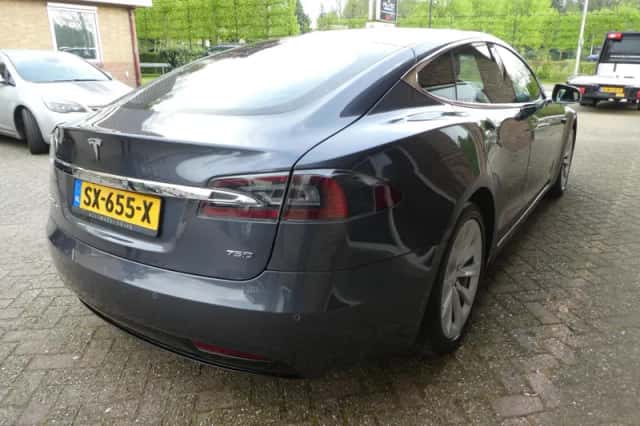 Tesla Model S (2018) thumbnail 6