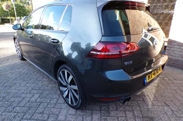 Volkswagen Golf (2015) thumbnail 3