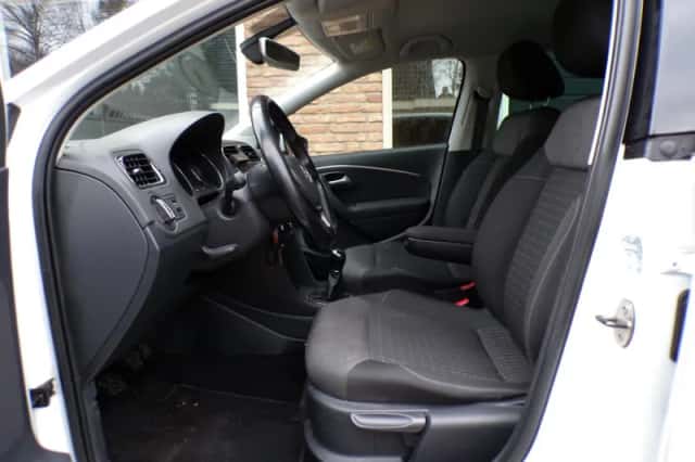 Volkswagen Polo (2015) thumbnail 4