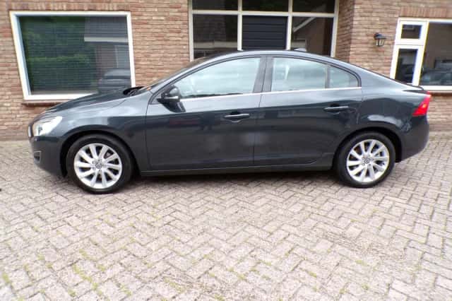 Volvo S60 (2011) thumbnail 2