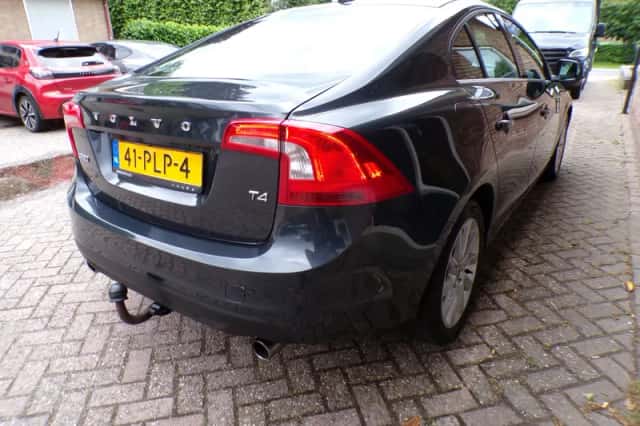 Volvo S60 (2011) thumbnail 6