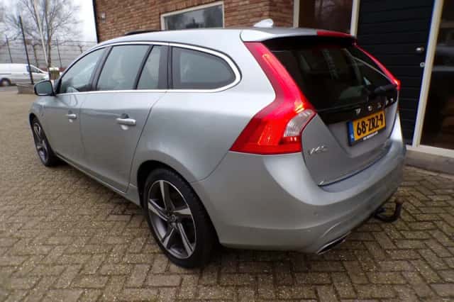 Volvo V60 (2013) thumbnail 3