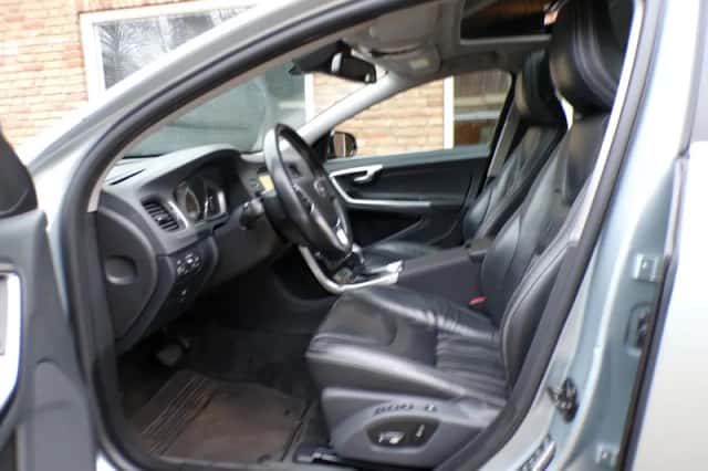 Volvo V60 (2013) thumbnail 4