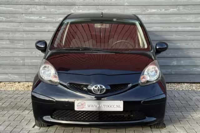 Toyota Aygo (2007) thumbnail 2