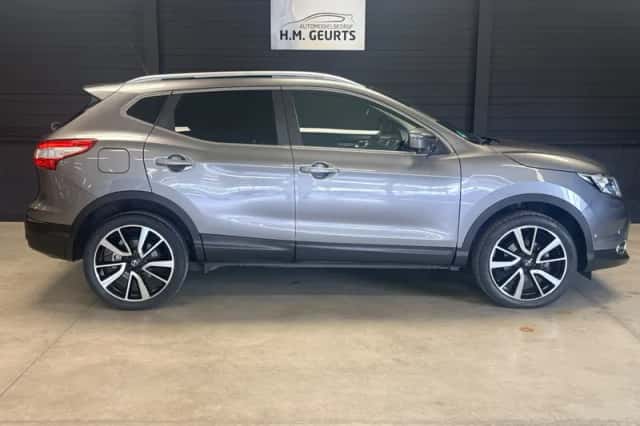Nissan Qashqai (2017) thumbnail 3