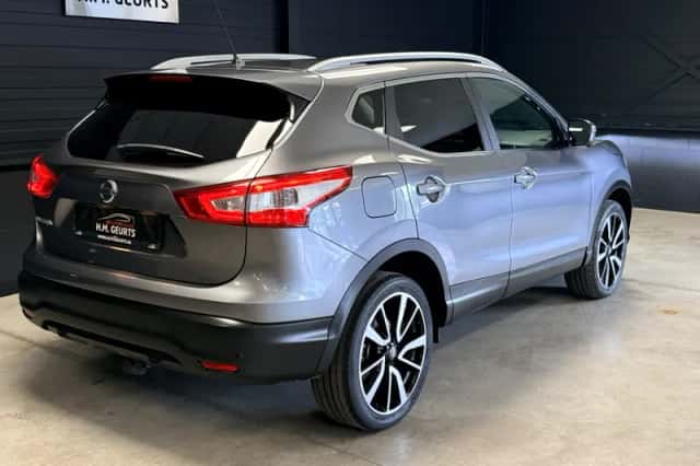 Nissan Qashqai (2017) thumbnail 4