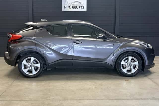 Toyota C-HR (2018) thumbnail 3