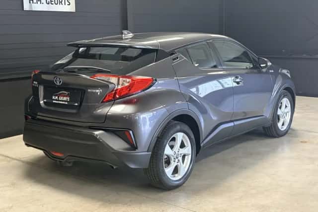 Toyota C-HR (2018) thumbnail 4