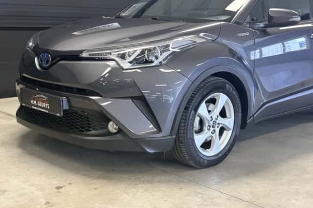 Toyota C-HR (2018) thumbnail 5