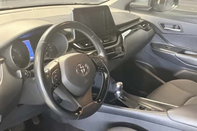 Toyota C-HR (2018) thumbnail 6