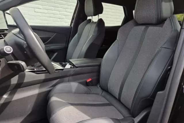 Peugeot 3008 (2023) thumbnail 3