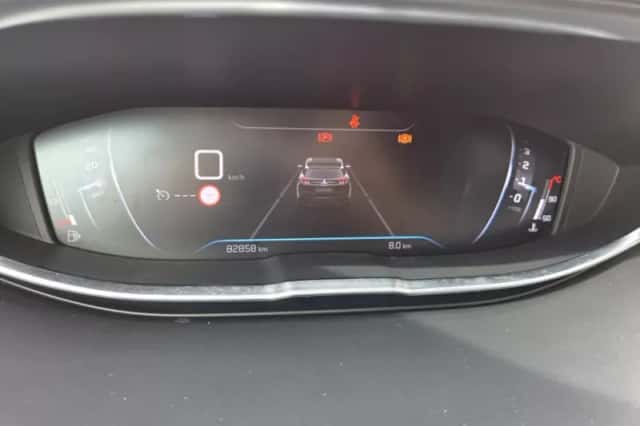 Peugeot 3008 (2023) thumbnail 6