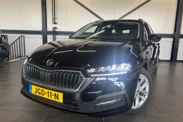Škoda Octavia (2023) thumbnail 1
