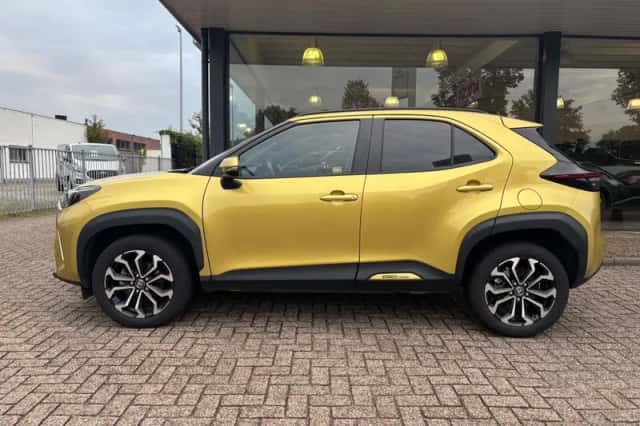 Toyota Yaris Cross (2024) thumbnail 3