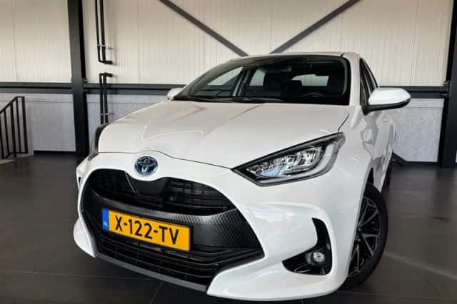 Toyota Yaris (2024) thumbnail 1